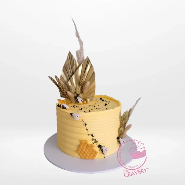 Bee Cake from Cravery, the best bakery Birmingham – A whimsical nature-themed dessert.