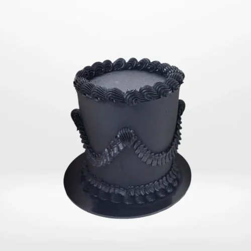 Antique Birthday Cake – A vintage-inspired cake with intricate details and ornate patterns, perfect for birthdays in Birmingham.